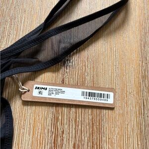 Skims ULTRA FINE MESH MICRO DIPPED THONG | ONYX